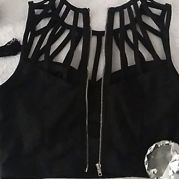 Pretty crop top - Picture 7 of 11